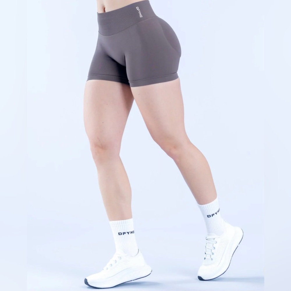 DFYNE Impact Shorts 4.5” Truffle Medium